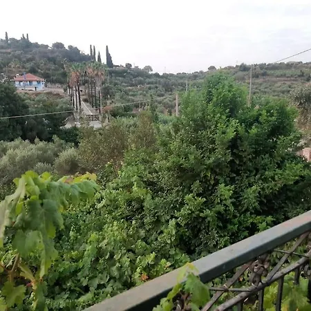 The Olive Yard House In Holiday home *